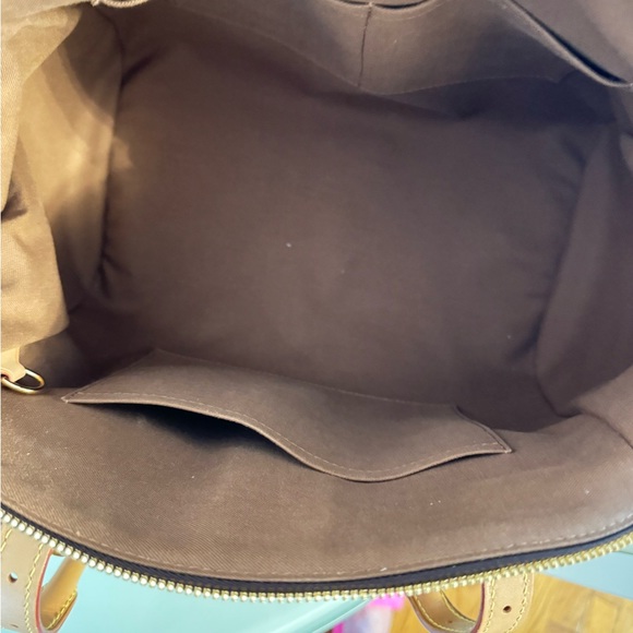 Louis Vuitton Monogram Canvas Tivoli GM Satchel - Picture 16 of 16